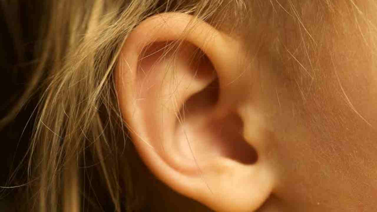 कानात आवाज ऐकू येण्याची कारणे व उपाय article by Dr Satish Upalkar